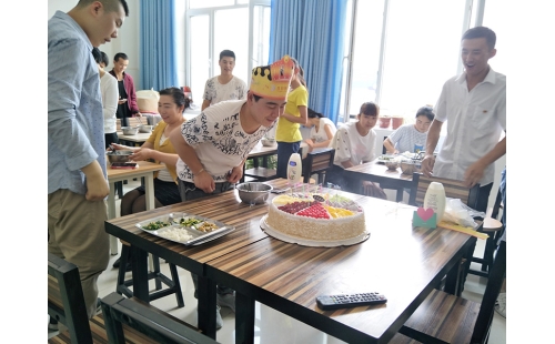 火紅六月，濃情生日會(huì)